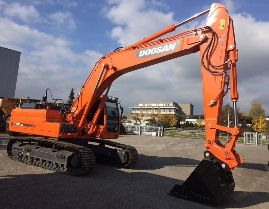 Гусеничный экскаватор Doosan DX 300
