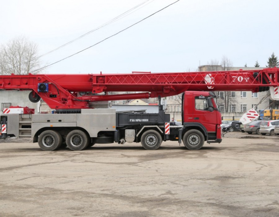 Автокран 70 тонн, стрела 42 м «Галичанин»