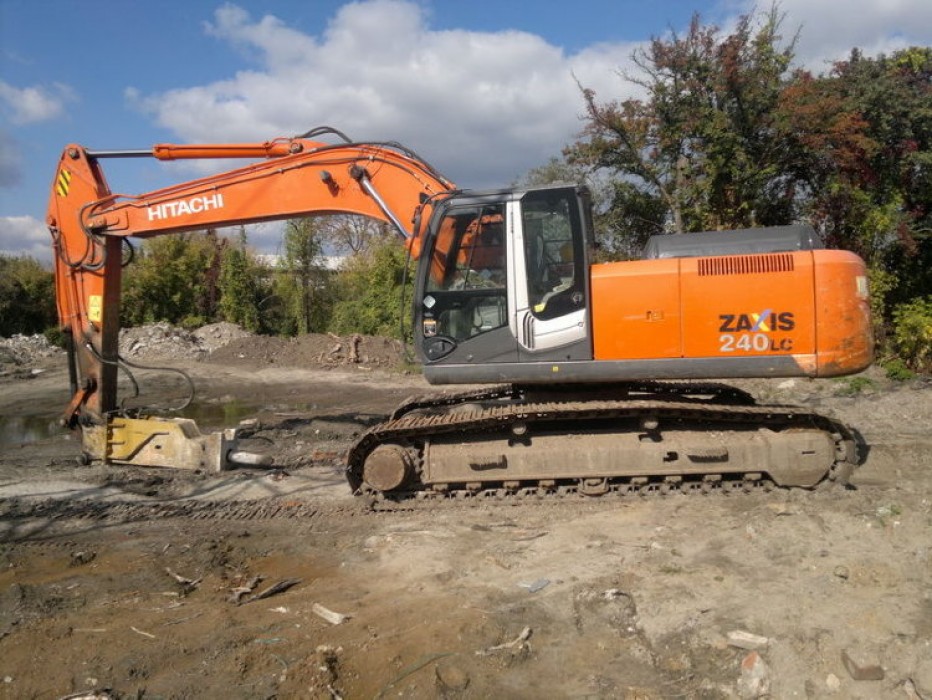 Гусеничный экскаватор Hitachi ZX240LC + Гидромолот