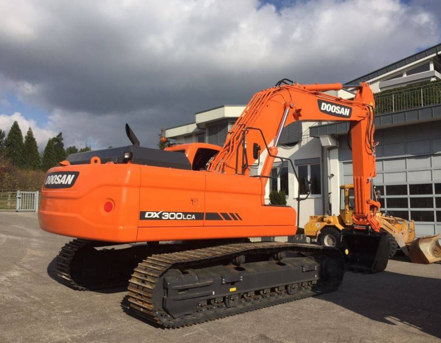 Гусеничный экскаватор Doosan DX 300