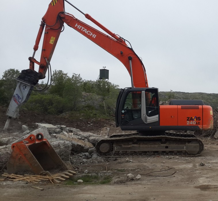 Гусеничный экскаватор Hitachi EX240 + Гидромолот