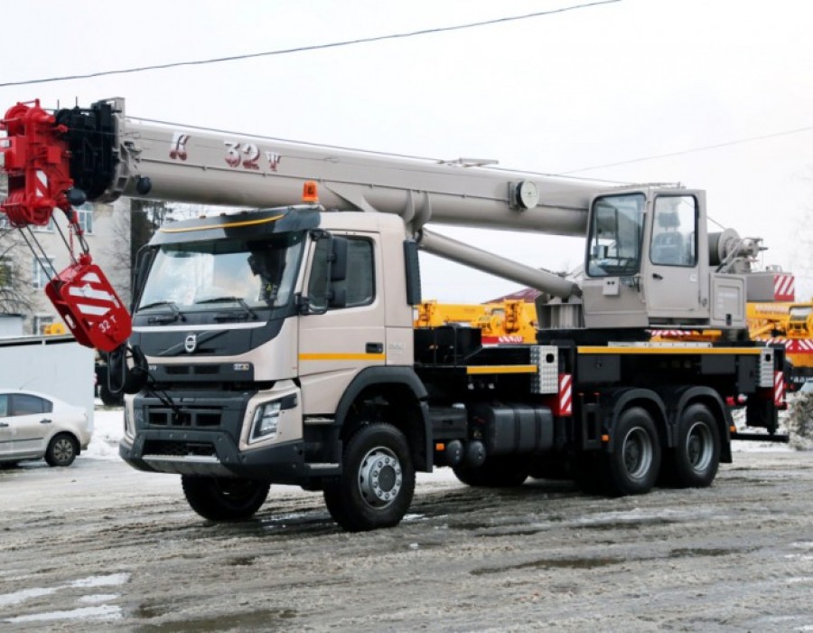 Автокран 32 тонн, стрела 31 м «Галичанин»