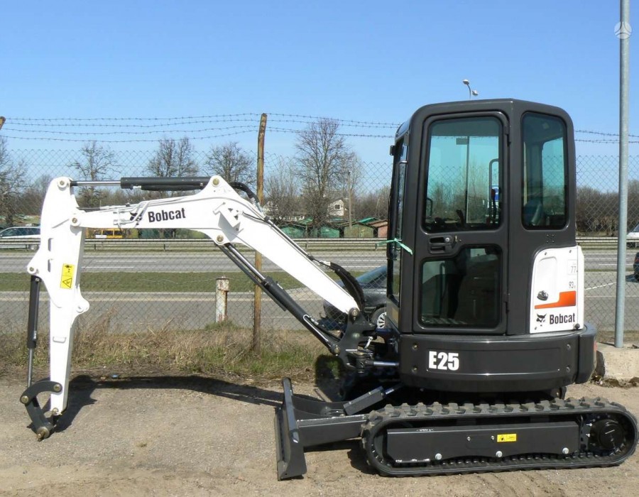 Мини-экскаватор Bobcat E25