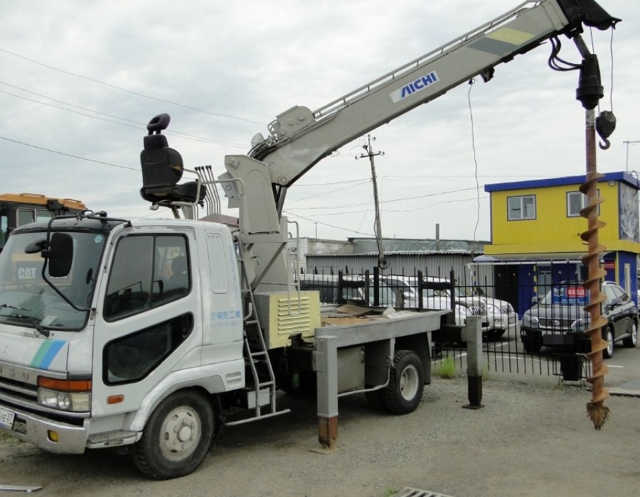 Ямобур Mitsubishi Fuso