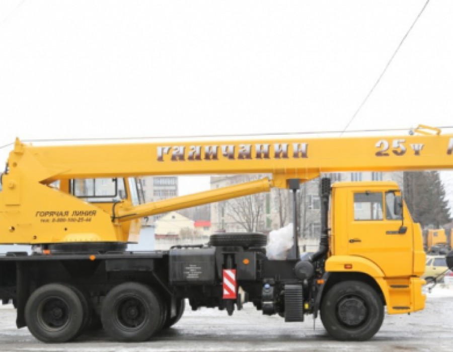 Автокран 25 тонн, стрела 28 м «Галичанин»