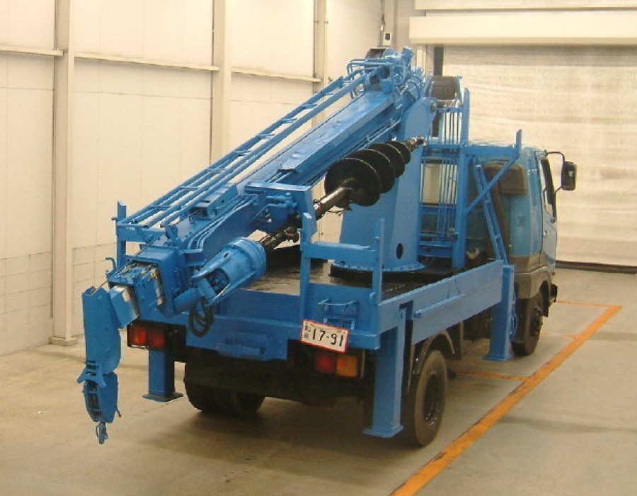 Ямобур Mitsubishi Fuso