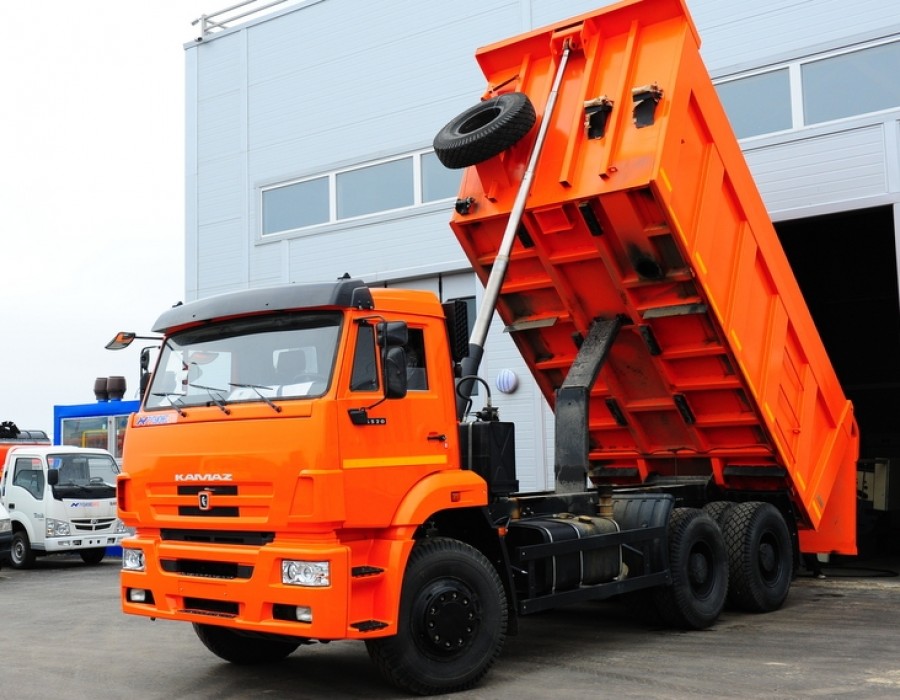 Самосвал Камаз 6520