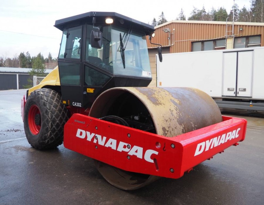 Каток  DYNAPAC CA302