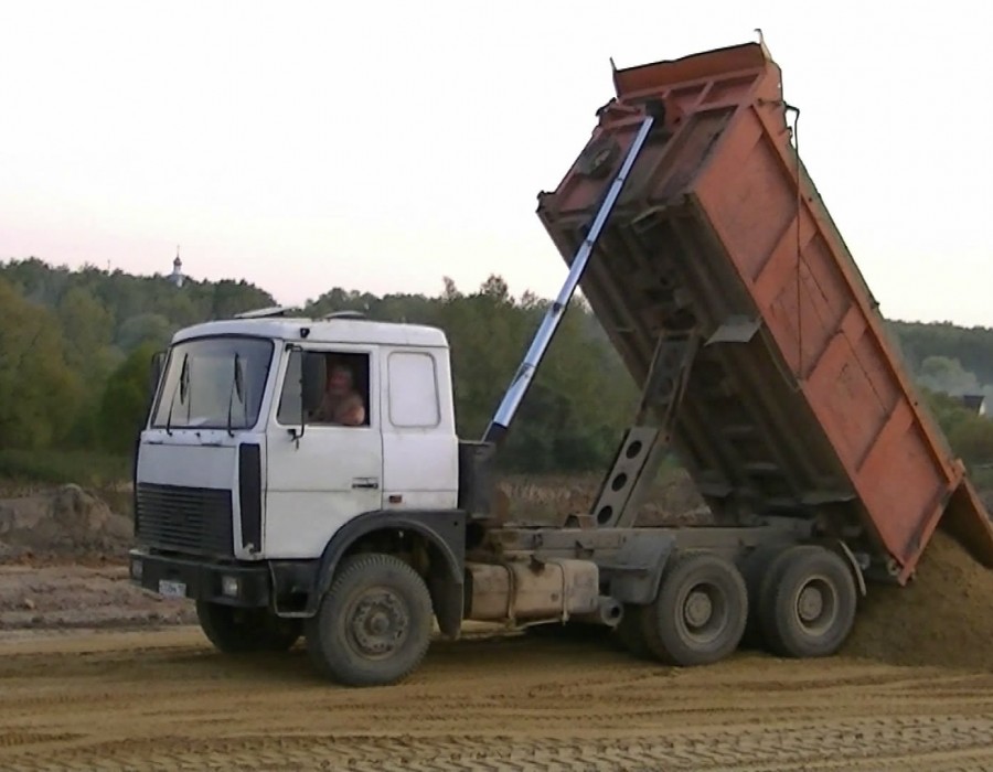 Самосвал МАЗ 5516