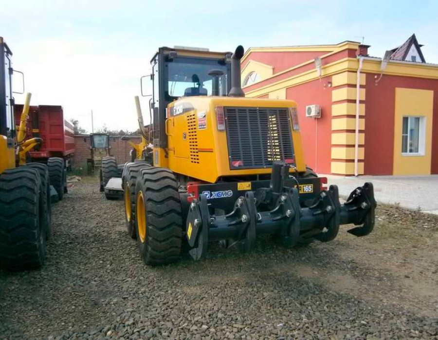 Автогрейдер XCMG GR165