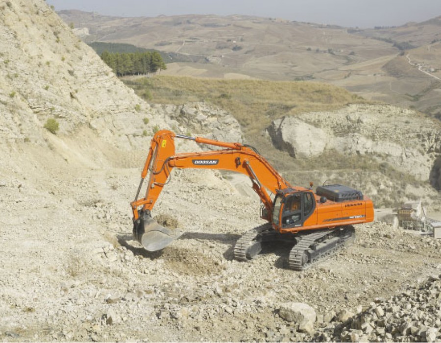 Гусеничный экскаватор Doosan DX520LC