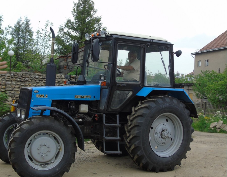 Трактор Беларус МТЗ 1025.2