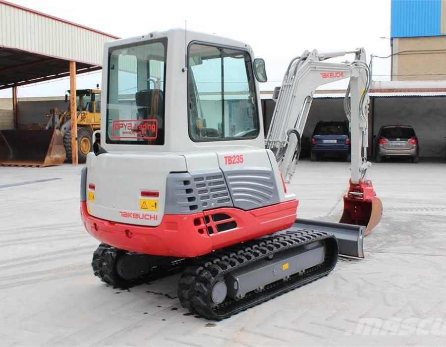 Мини-экскаватор Takeuchi TB 235