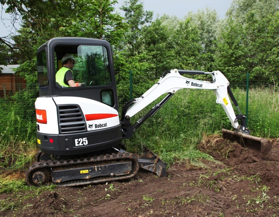 Мини-экскаватор Bobcat E25