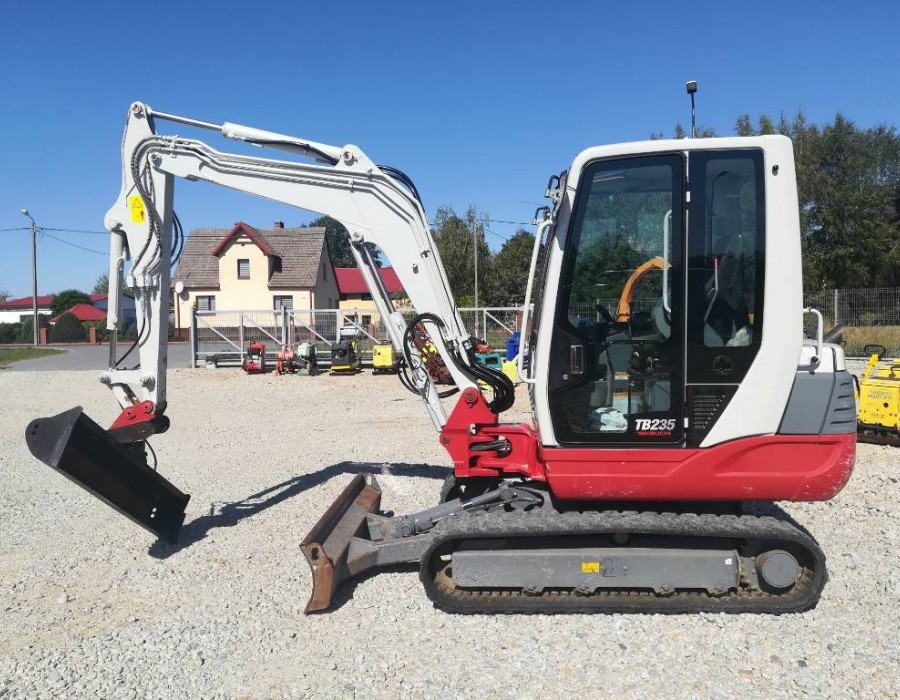 Мини-экскаватор Takeuchi TB 235
