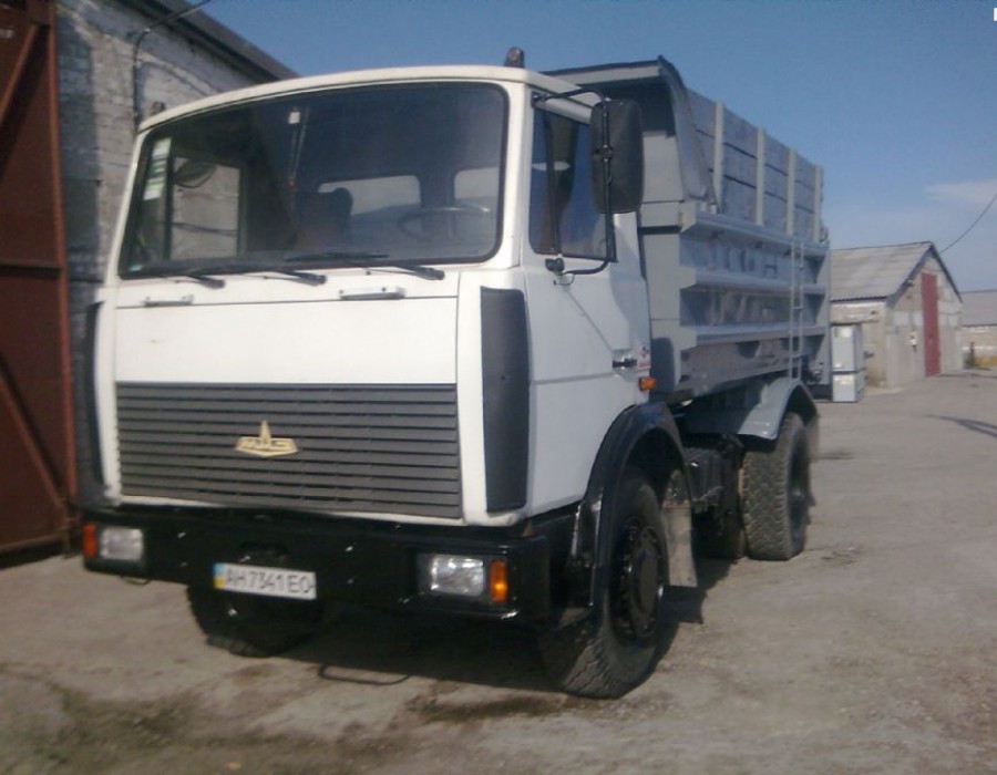 Самосвал МАЗ 5551