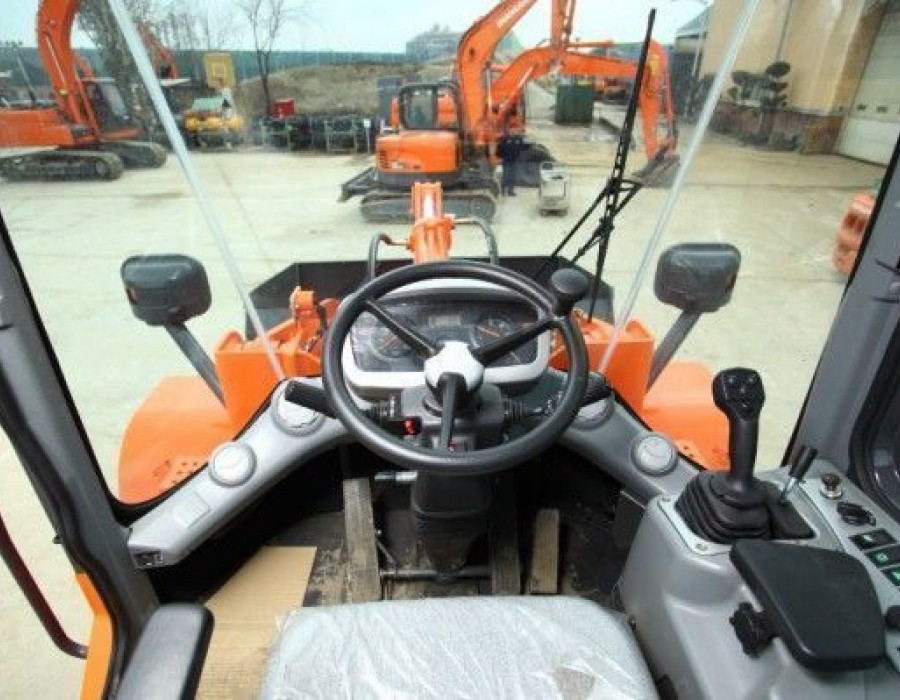 Фронтальный погрузчик Doosan DL 250A