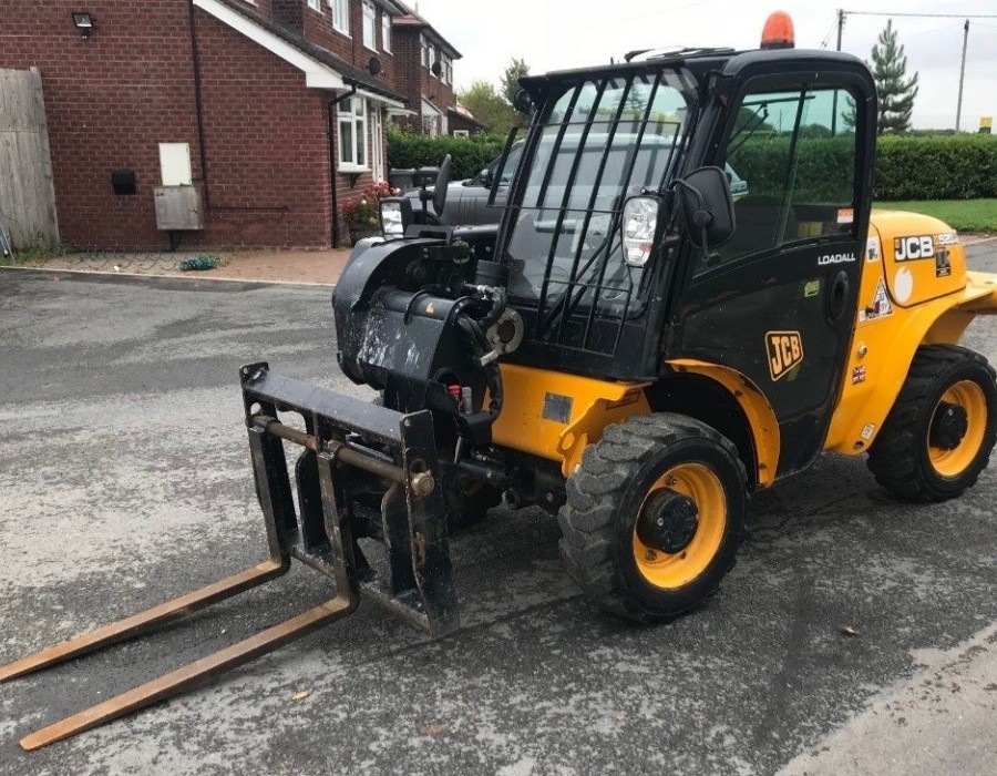 Телескопический погрузчик JCB 520-40