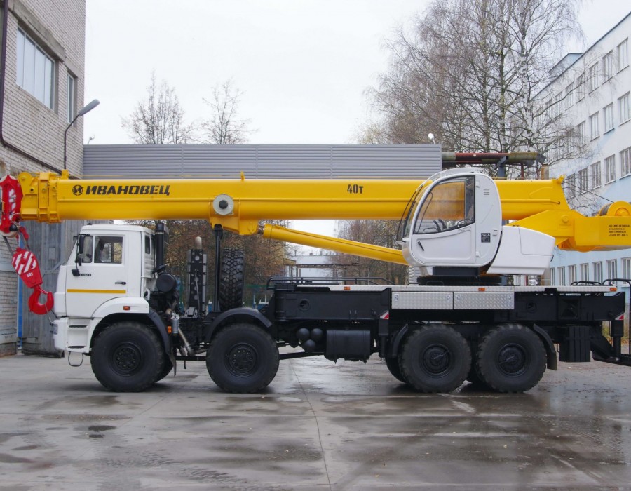 Автокран - вездеход 40 тонн,  стрела 30 м «Ивановец»