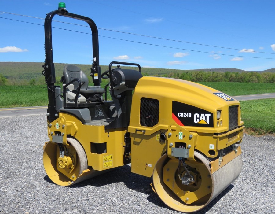 Каток дорожный Caterpillar CB34 3.8 тонны