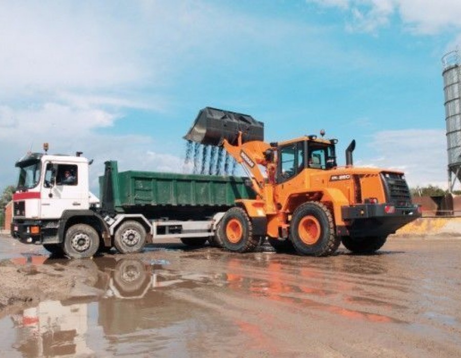 Фронтальный погрузчик Doosan DL 250A
