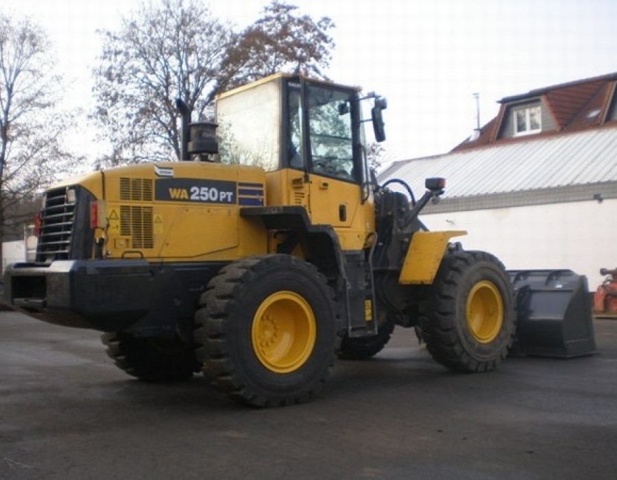 Фронтальный погрузчик Komatsu WA250-5