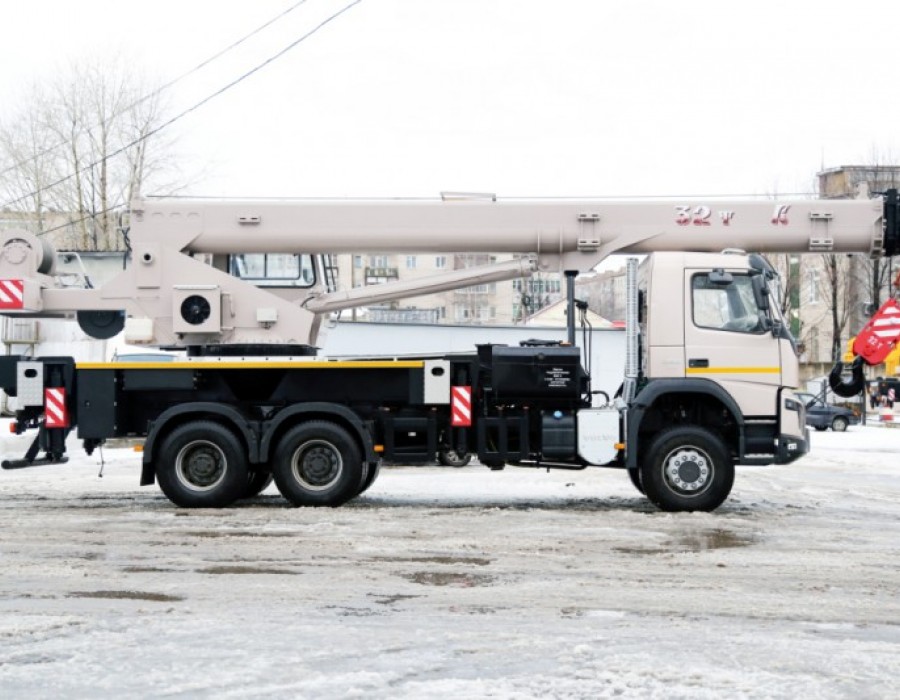 Автокран 32 тонн, стрела 31 м «Галичанин»