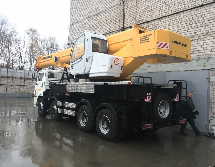 Автокран 40 тонн,  стрела 30 м «Ивановец»