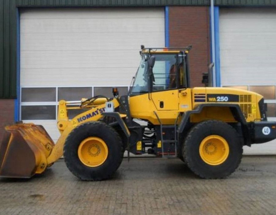 Фронтальный погрузчик Komatsu WA250-5