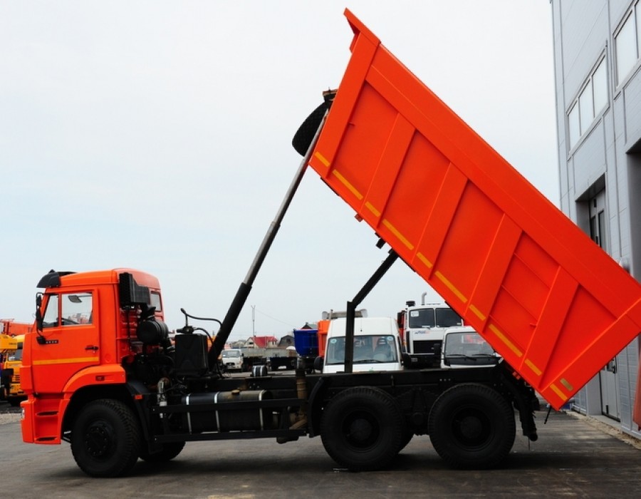 Самосвал Камаз 6520