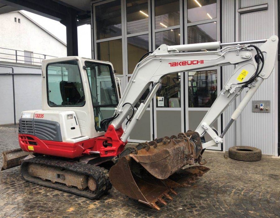 Мини-экскаватор Takeuchi TB 235