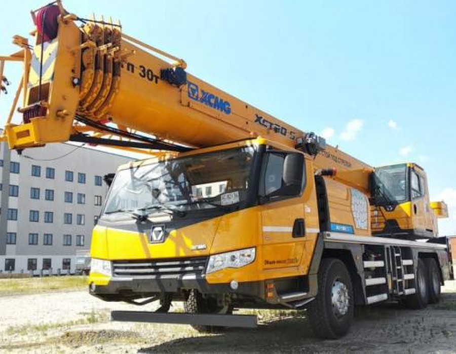 Автокран 30 тонн, стрела 42 м "XCMG XCT30" 