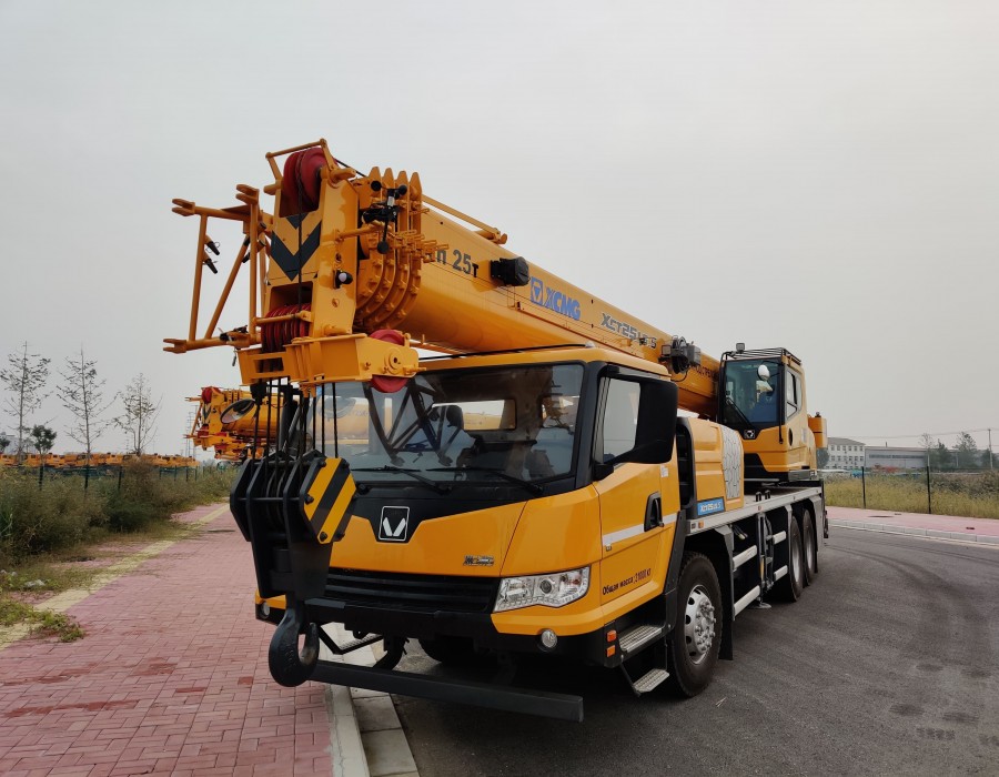 Автокран 30 тонн, стрела 42 м "XCMG XCT30" 